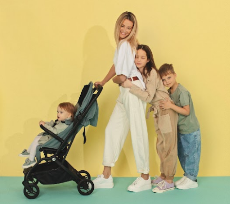 Нормально ли катать в коляске ребёнка старше 3 лет?