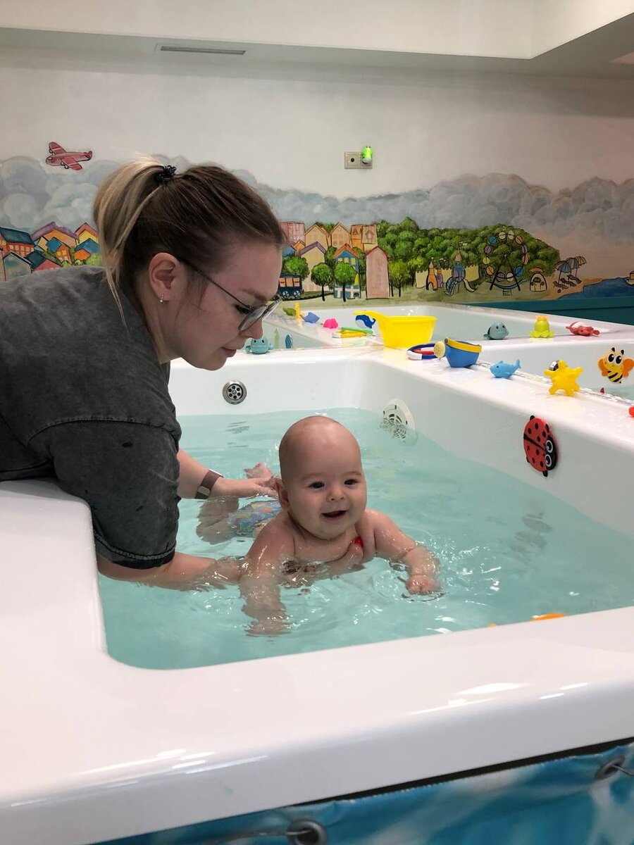 центр грудничкового плавания Mama'more в Казани