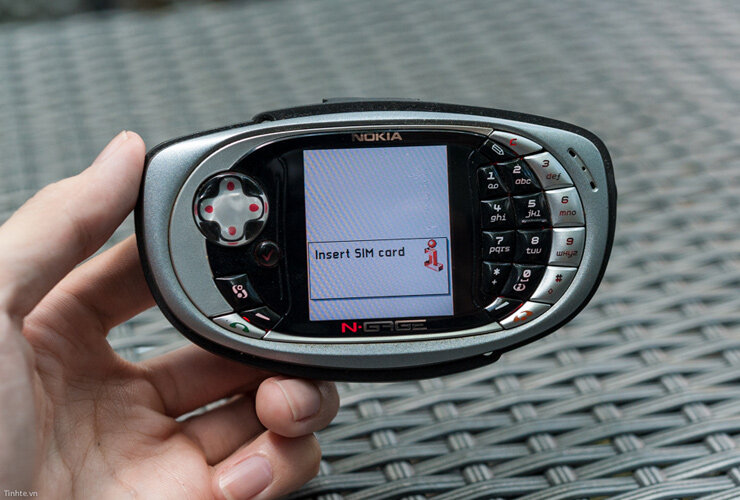 Nokia N-Gage QD выпущен в 2004 году.