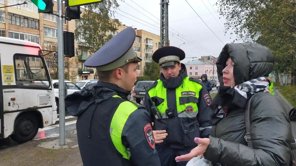     В городской Госавтоинспекции попросили не подвергать риску себя и других участников движения на оживленной магистрали.