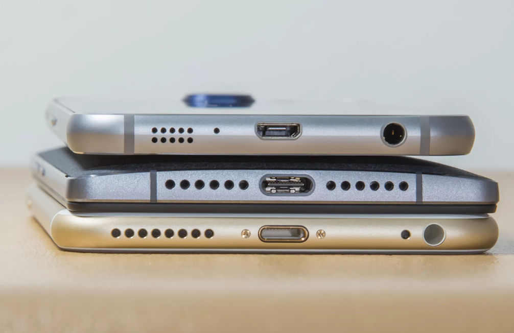 14 про какой разъем для зарядки. Iphone с разъемом Type c. Разъём Lightning iphone 12. Разъем Лайтнинг на айфон. Айфон 11 разъем.