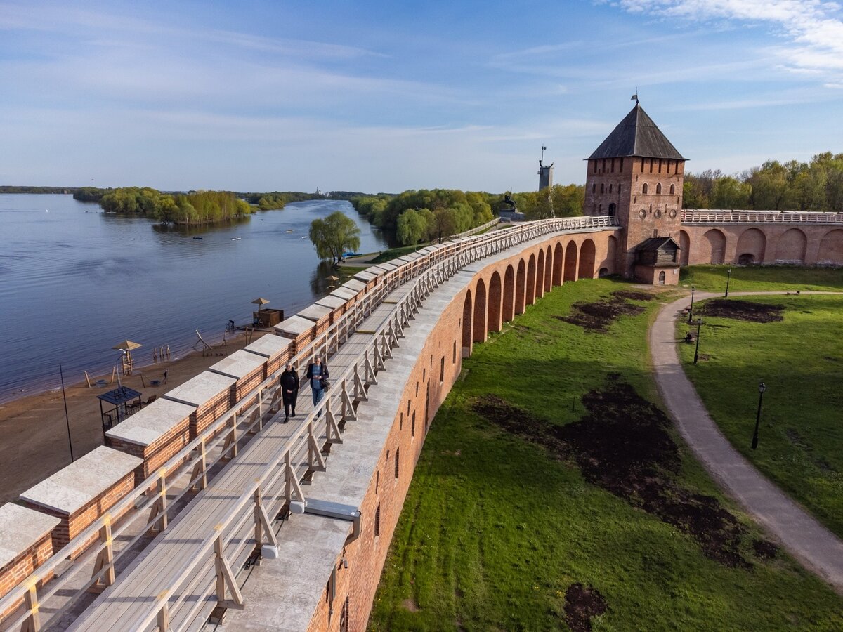 Городенский детинец. Детинец Новгород. Новгородский Кремль. Новгородский Кремль или Детинец. Черниговский Детинец.