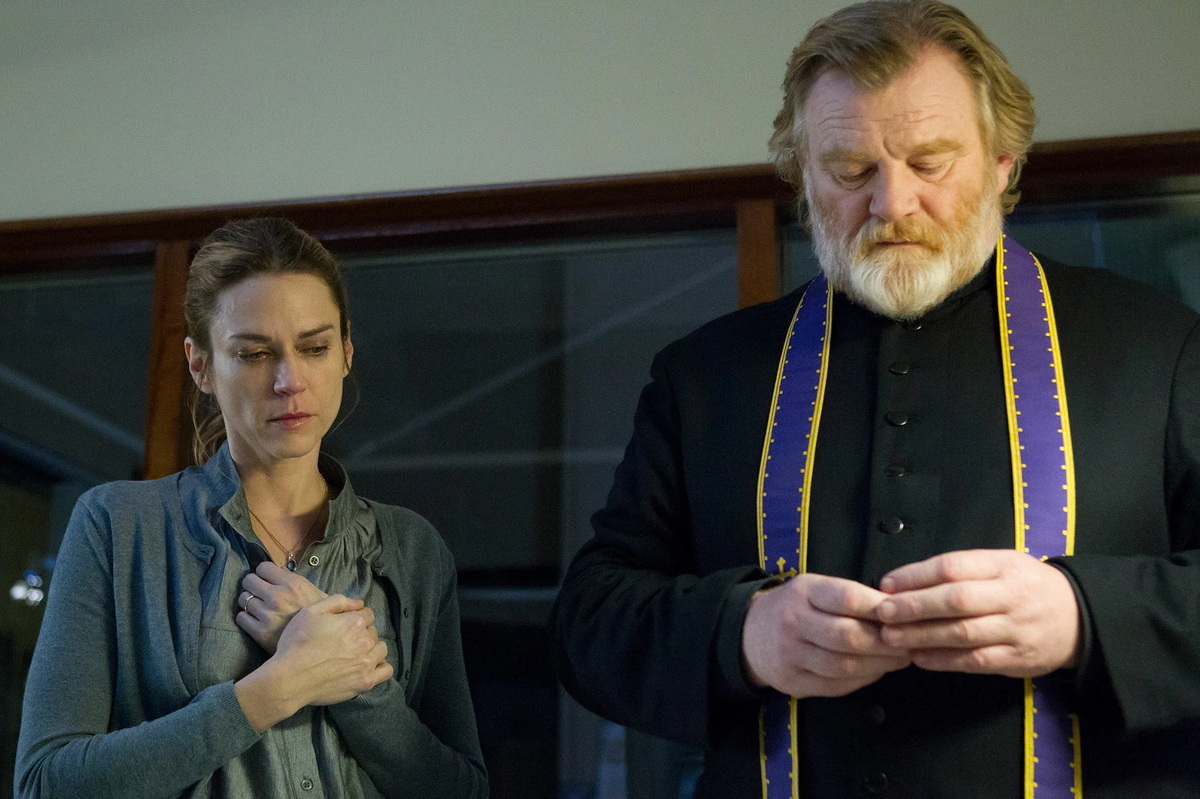 Священник 1994. Про священника и девушку. Гай пирс преисподняя. Эндрю скотт священник флибэг. Про священника и девушку.