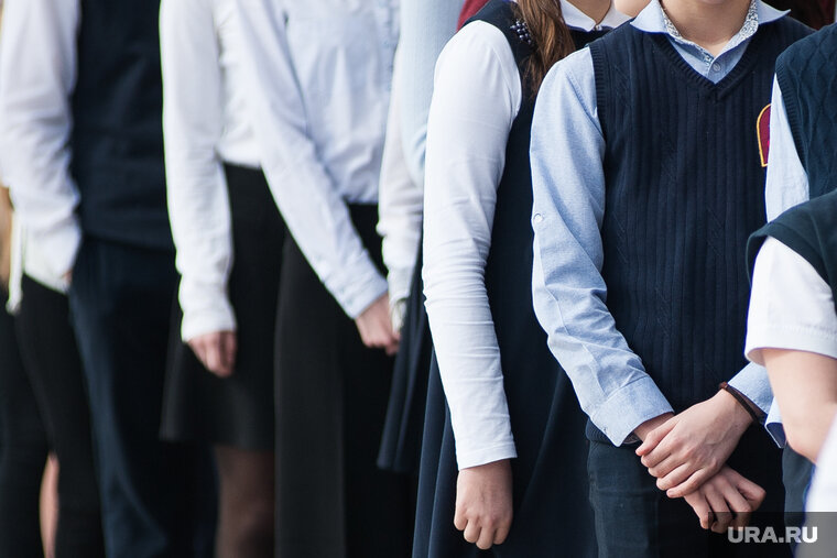    Ранее мэр Тобольска Максим Афанасьев поднял вопрос о введении школьной формы