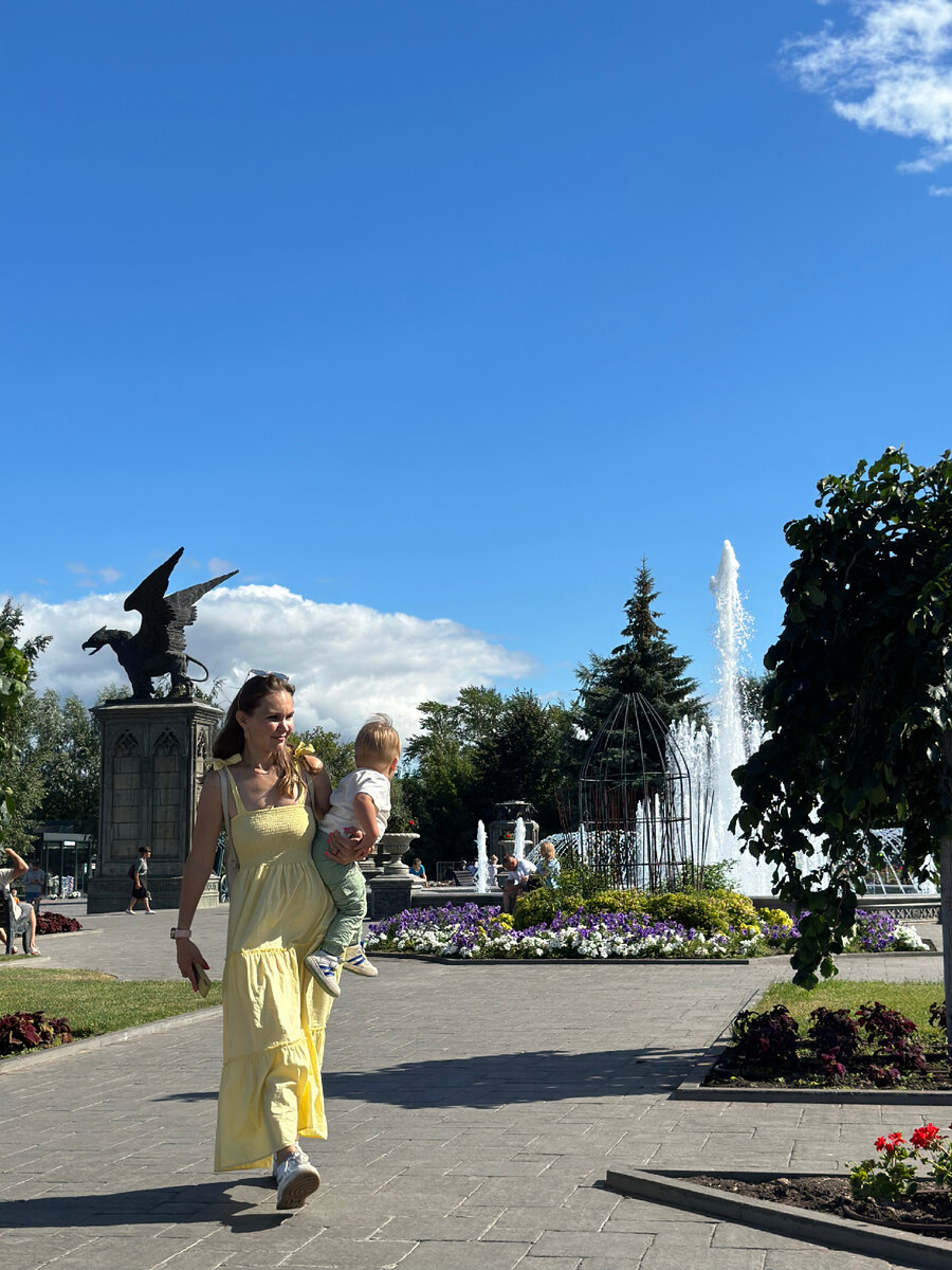 Это я с малышом) как будто папарацци словила)))