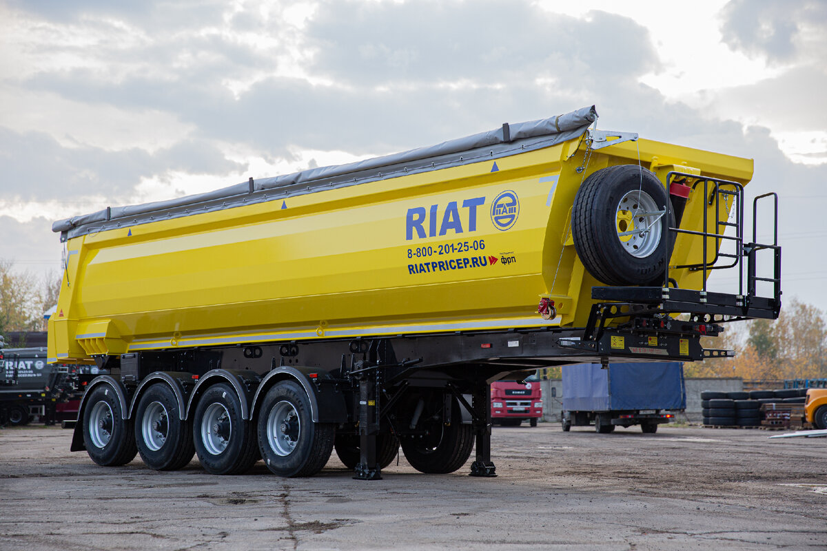 Тот самый 4 -осный САМОСВАЛЬНЫЙ ПОЛУПРИЦЕП 924940-33H1 С ПЛАТФОРМОЙ ОБЪЕМОМ 33 кубических метров от ОАО "РИАТ".