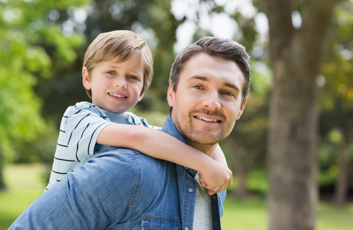 ребенок в семье. день семейного мужчины. дети с папами. с днём семьи поздравления открытки. детям о папе.