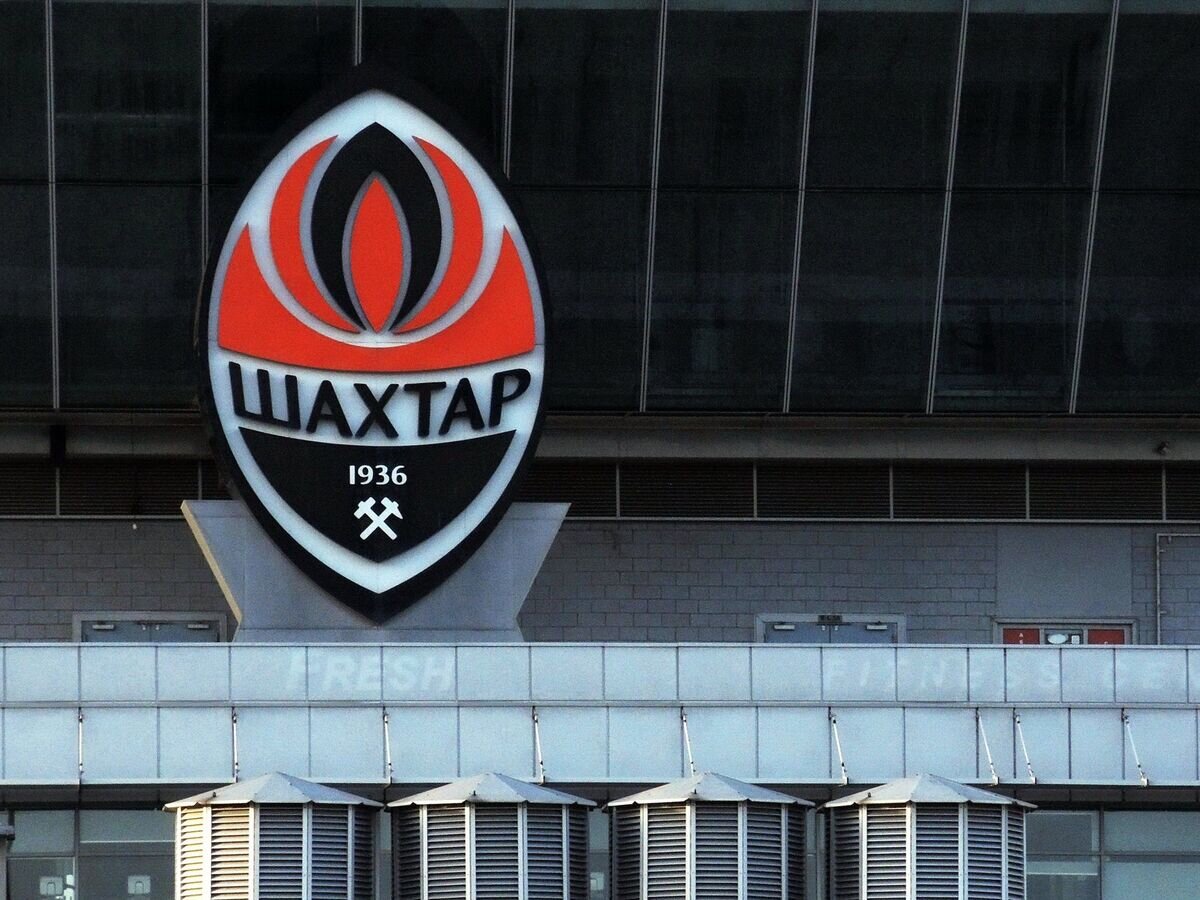    Эмблема футбольного клуба "Шахтер" на стадионе "Донбасс Арена" в Донецке© РИА Новости / Игорь Маслов
