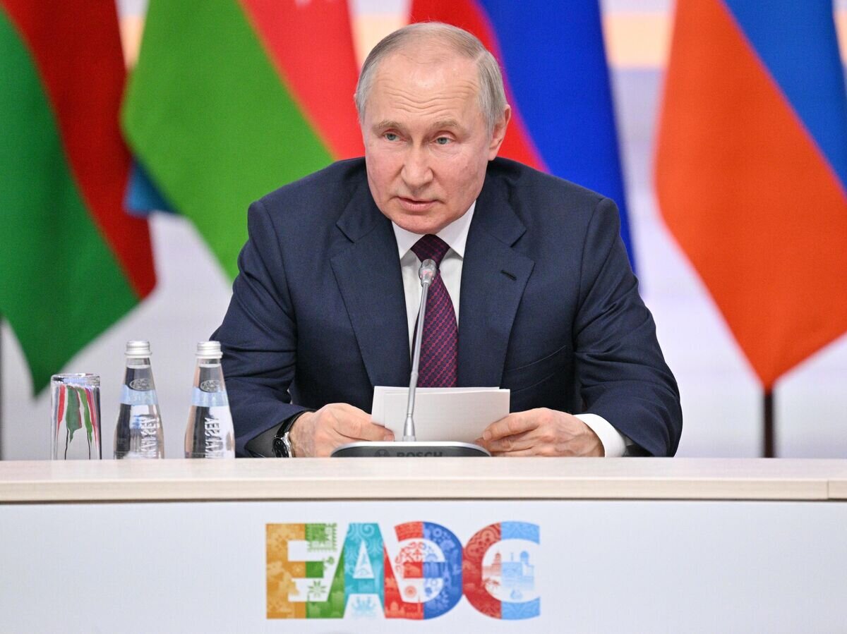    Президент РФ Владимир Путин на встрече с главами, участвующими в заседаниях Евразийского межправительственного совета и совета глав правительств СНГ© РИА Новости / Фотохост-агентство