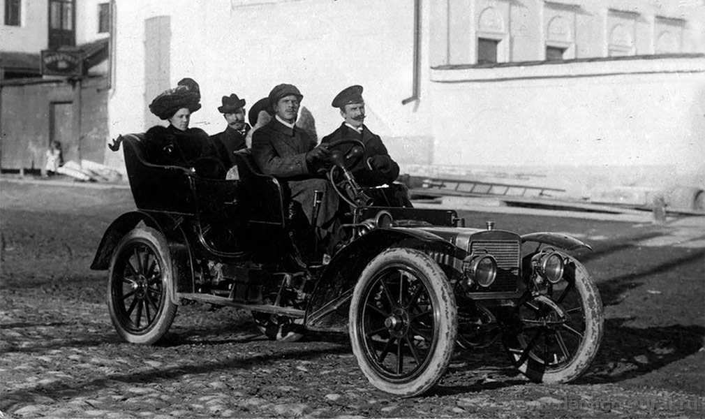 Историческая страничка о первом автомобиле