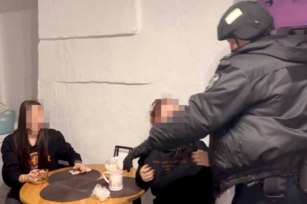    Омичи создали вебкам-студию и вели порнотрансляции — 13 человек ждут суда