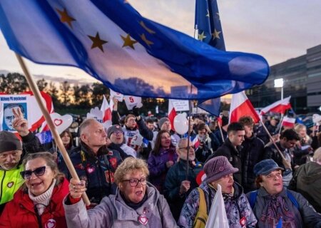    Поляки возмущены тем, что украинские власти позволяют себе общаться с Евросоюзом без участия Польши