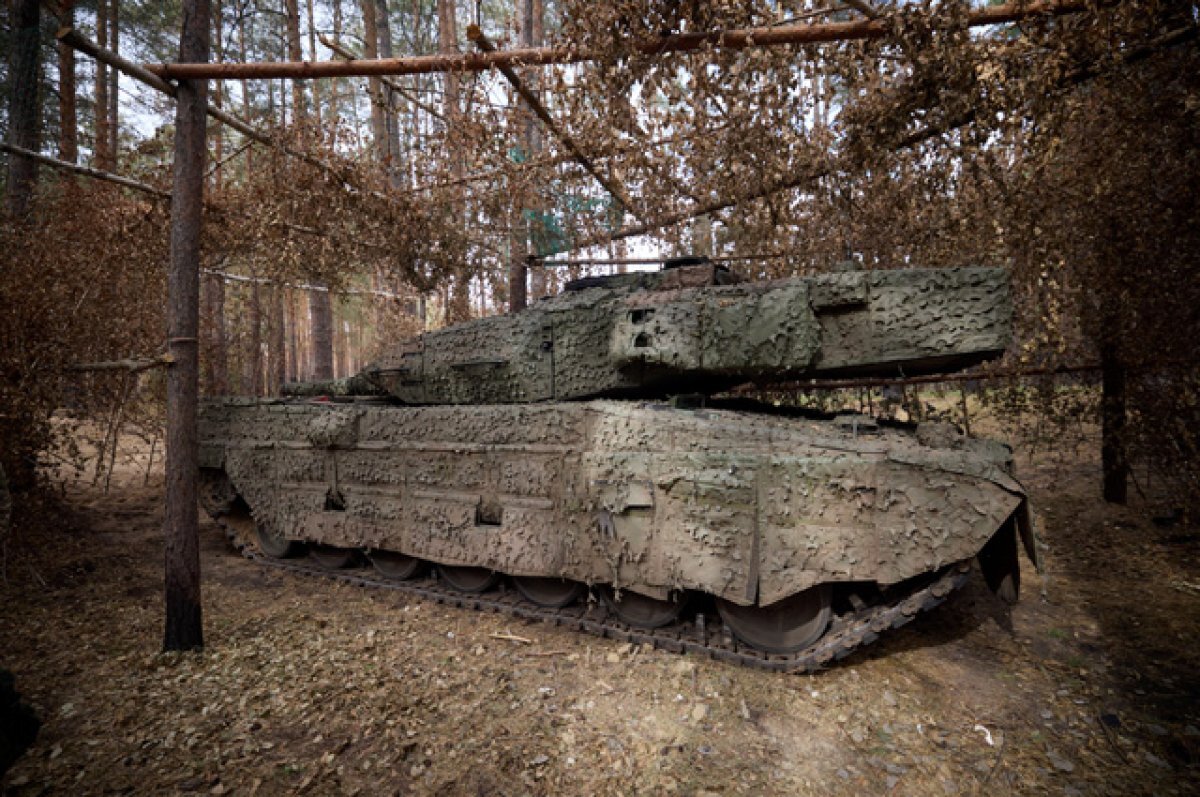    Расстрелял и закопал.