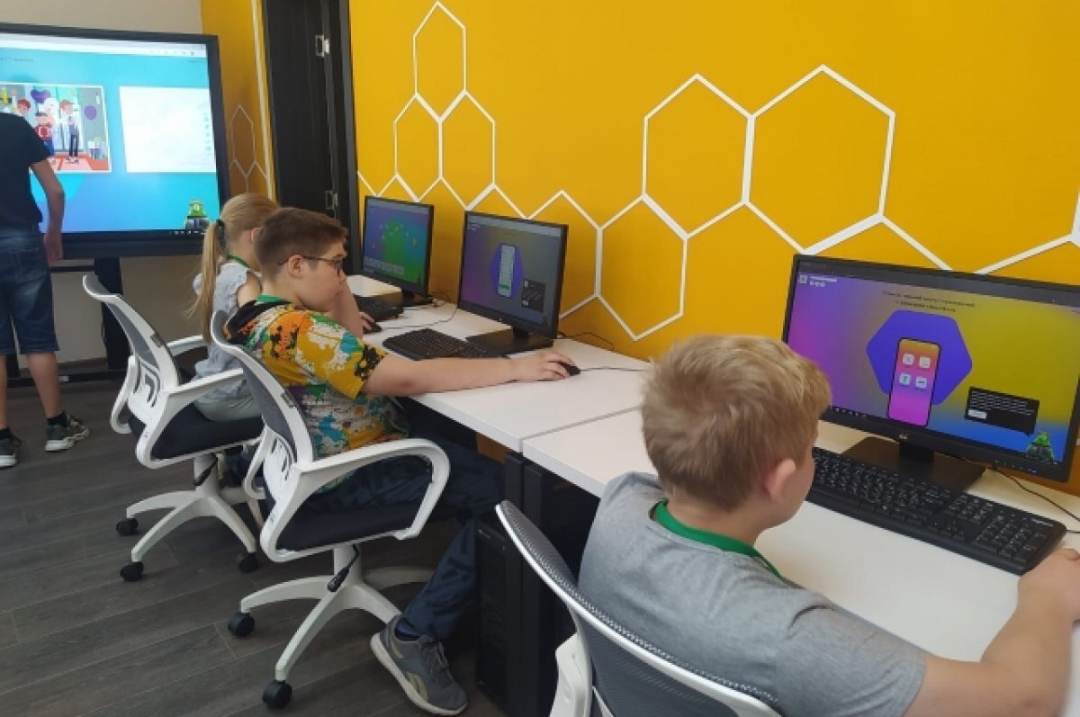    В Омске открылись современные IT-кубы в двух школах