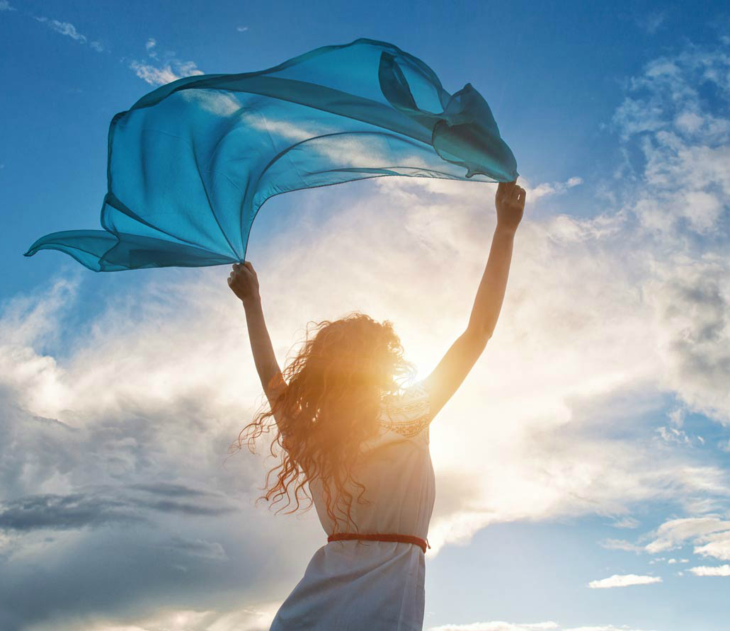 Девушка изменить жизнь. Вдохновение горы. Девушка изменить жизнь. Счастливые перемены в жизни. Перемены в лучшую сторону.