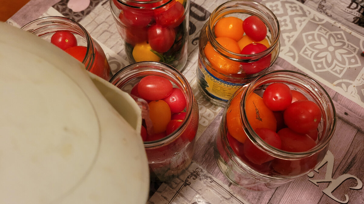 Маринованные помидоры пальчики оближешь - пошаговый рецепт с фото
