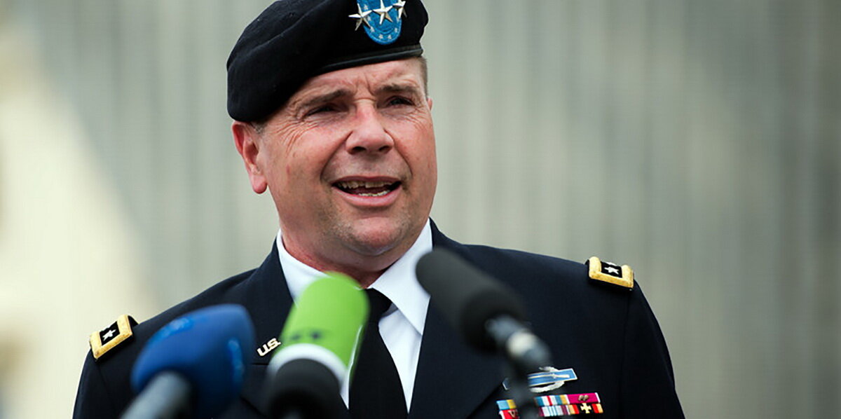    epa05340184 The commanding general of the United States Army Europe, Lieutenant General Ben Hodges, speaks to US Army soldiers at the Military History Museum in Dresden, Germany, 01 June 2016. On the occasion of the NATO operation 'Saber Strike 16' from 30 May to 02 June, US 'Stryker' vehicles and current German Armed Forces vehicles will be presented to the public in front of the museum. EPA/ARNO BURGI pipiya