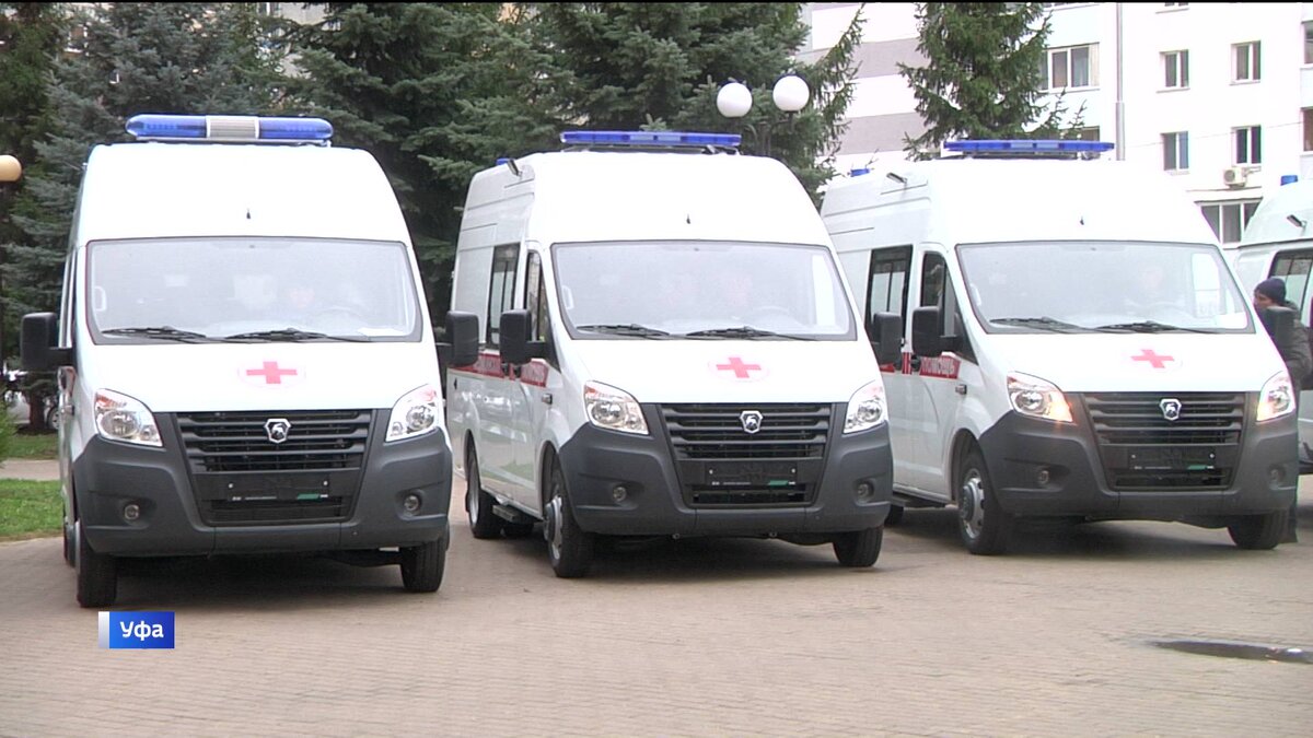    На вооружение медиков Башкирии поступило 10 новых машин скорой помощи
