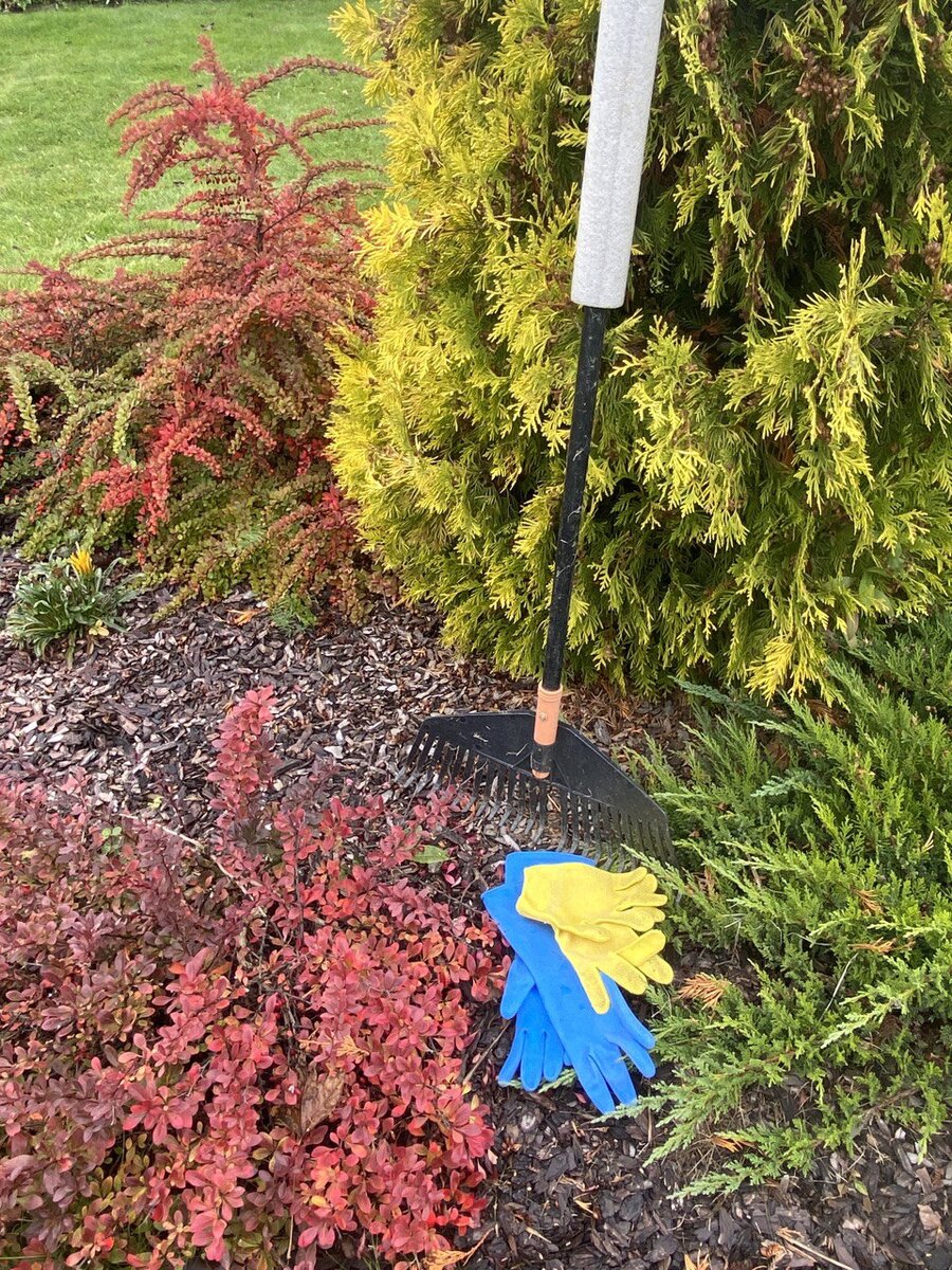 Чтобы утеплитель не скользил по ручке, можно его не разрезать