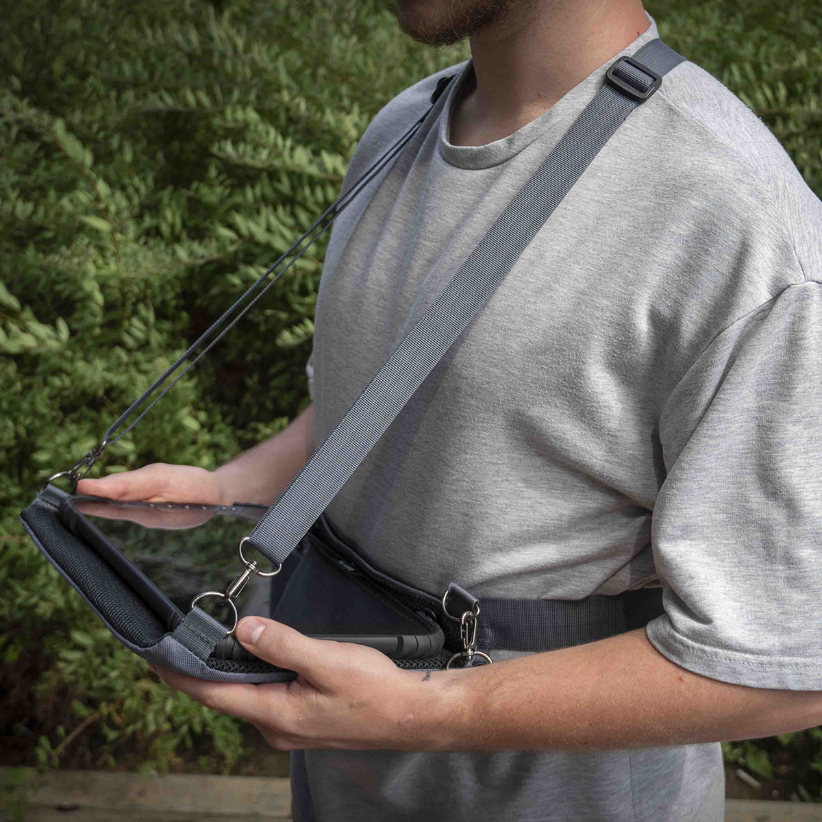 1. Ремни плечевые EFT для планшета