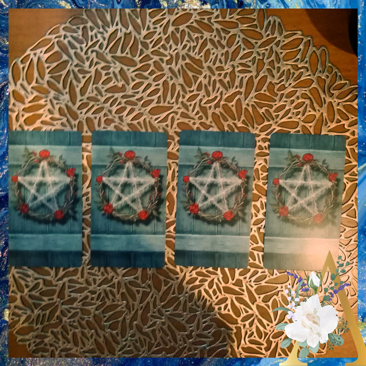 Фото 1. В работе колода Таро Зелёной Ведьмы. Фото и коллаж автора.