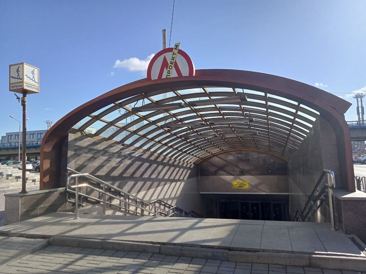 Единственное доказательство, что метро в Омске когда-то строили, стал знак М и огромный подземный переход у библиотеки имени Пушкина 