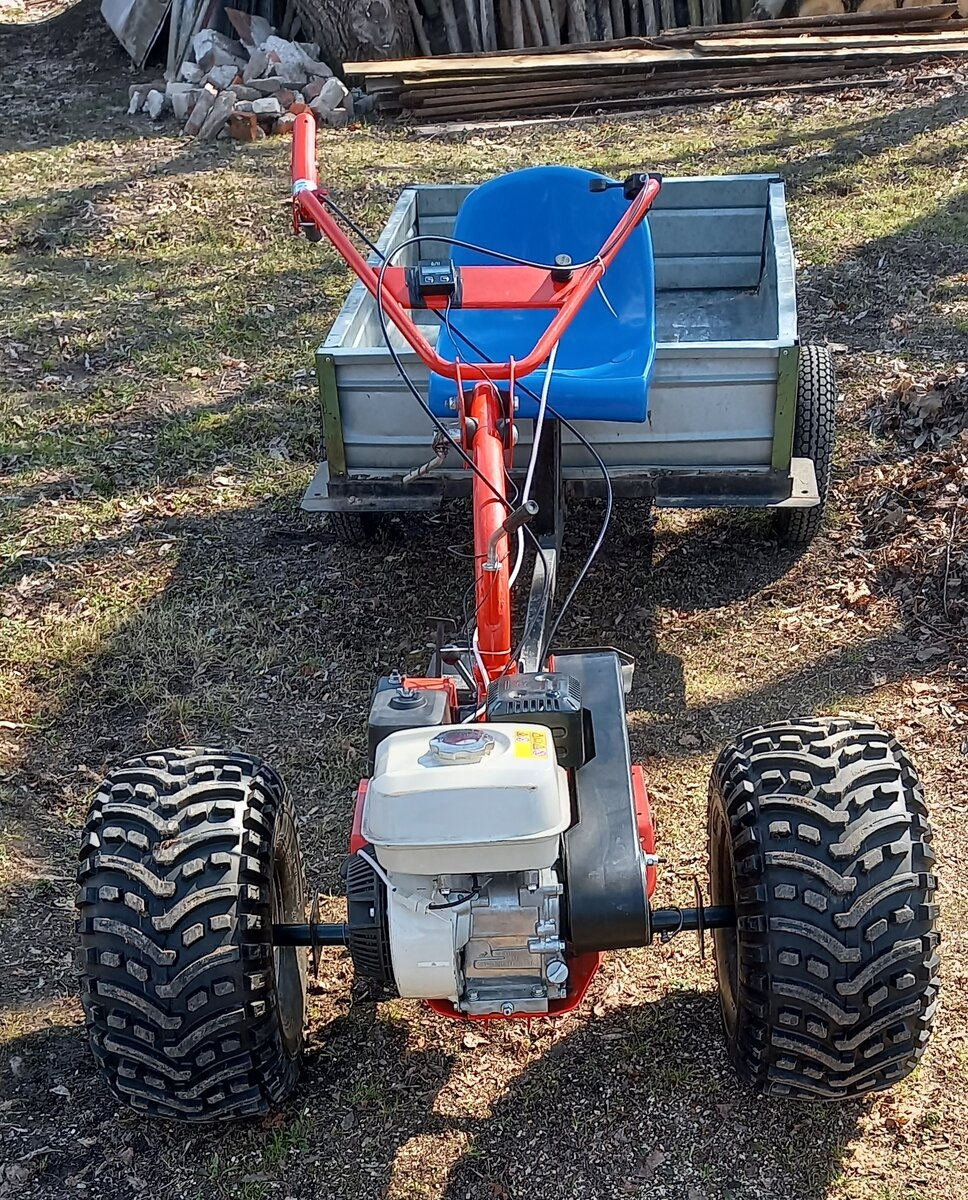 Колёса на ступицах для фрез с удлинителями. Мотоблок, как-будто, проседает на них вниз