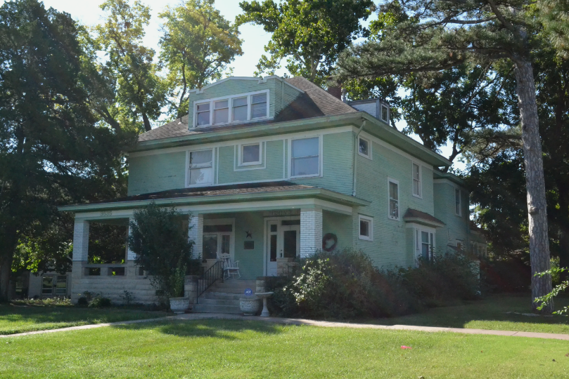 Здание клиники Карла Меннингера в городе Топика Штата Канзас США