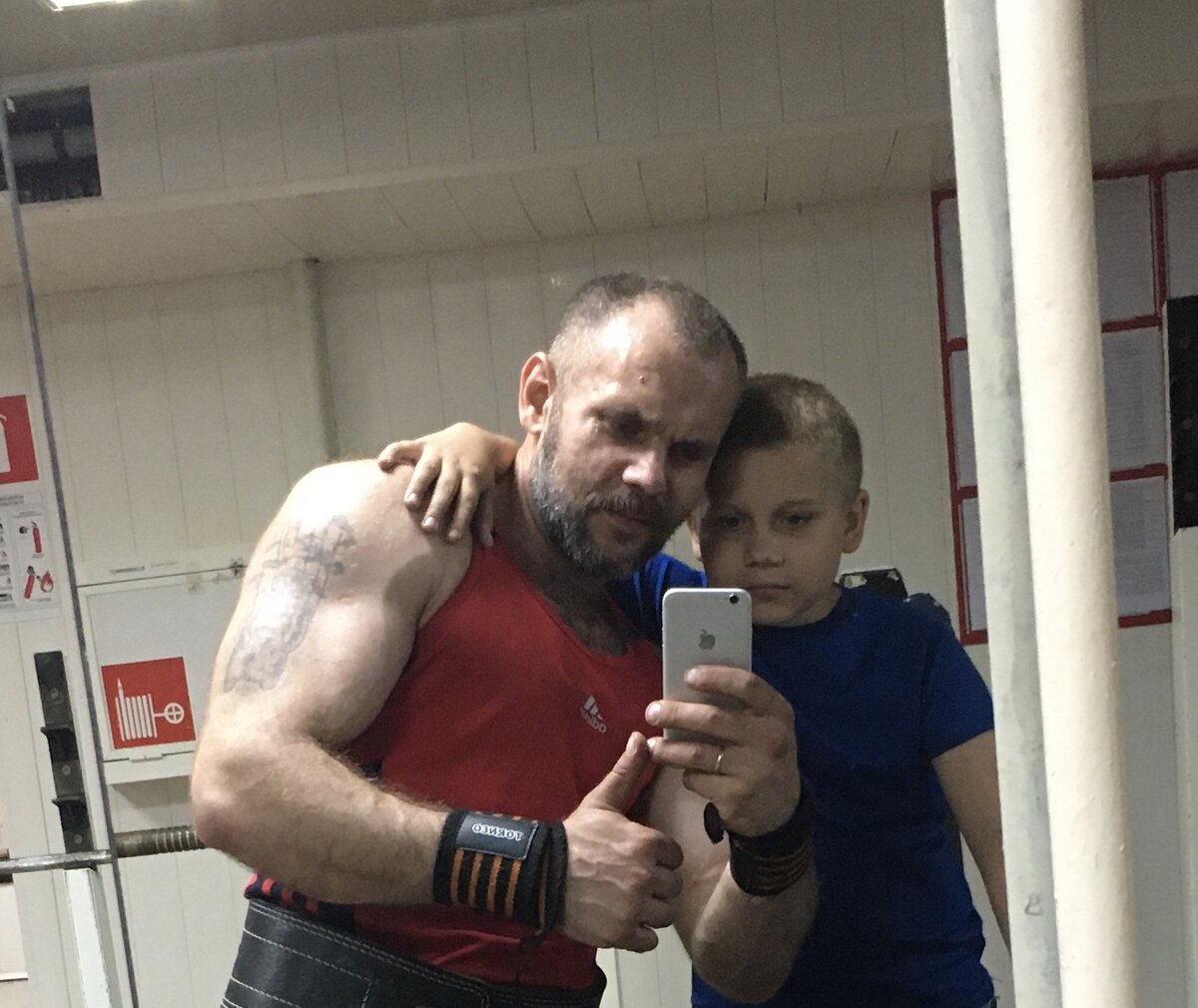 С Иваном в тренажёрном зале.