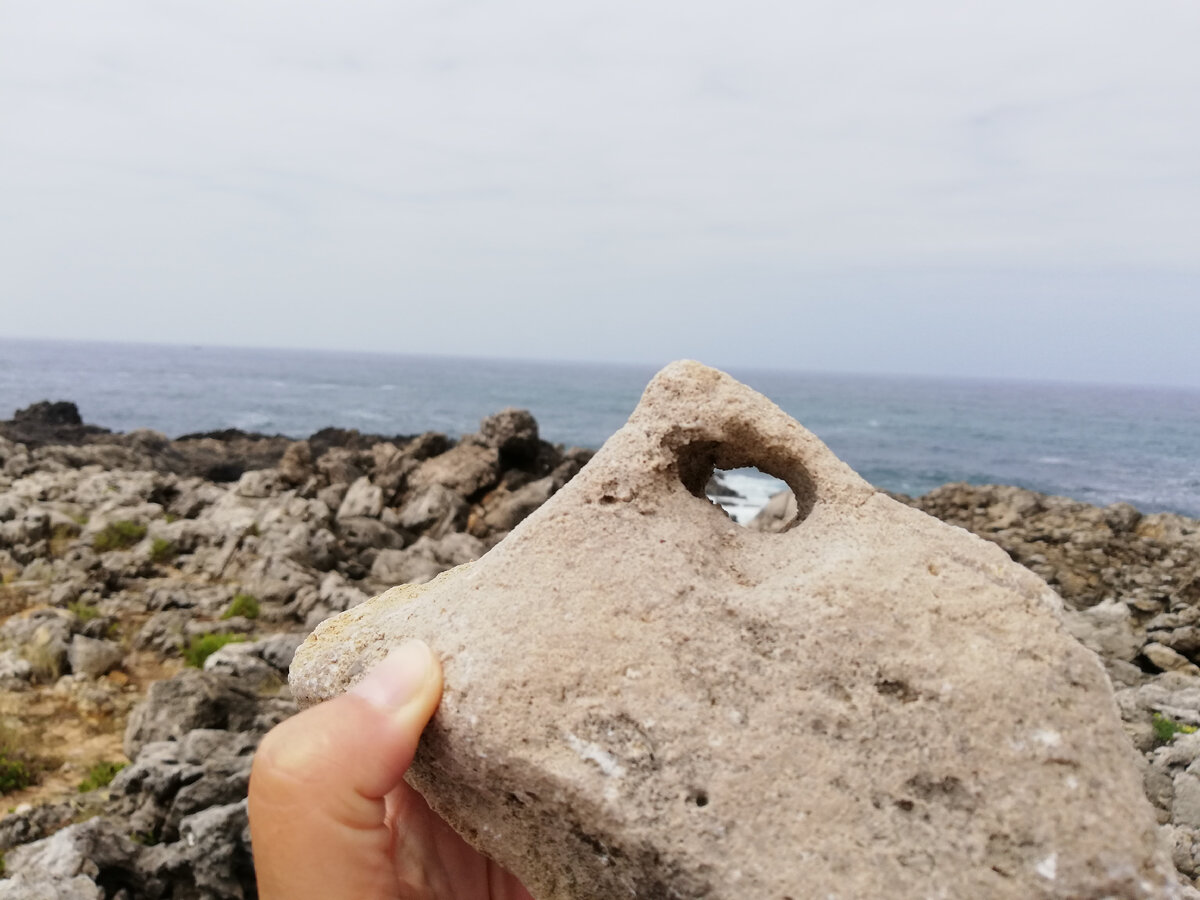 Здесь у меня нет ни одного фото того периода, решила поставить найденный мною в Португалии камень. Такие в моём детстве называли "куриный бог". 