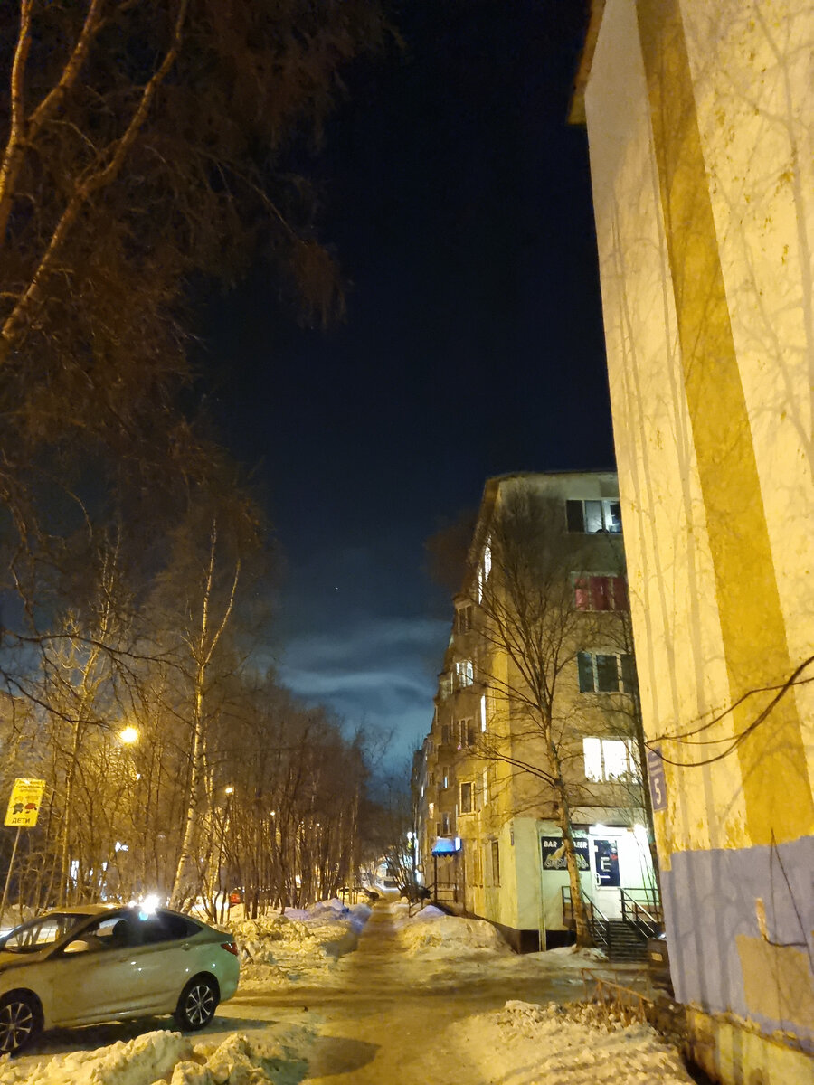Ночь.  Мурманск.
