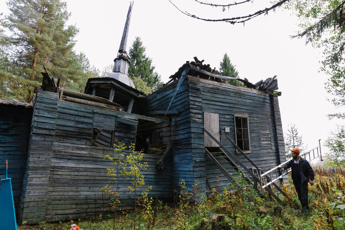 Такой мы увидели часовню Николая Чудотворца в деревне Кони в первый день 