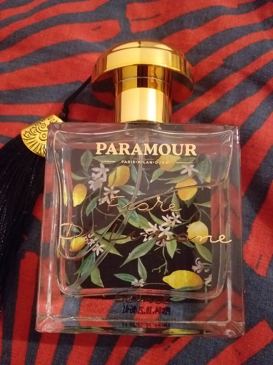 Флакон из тяжелого стекла с золотистой крышкой с кисточкой