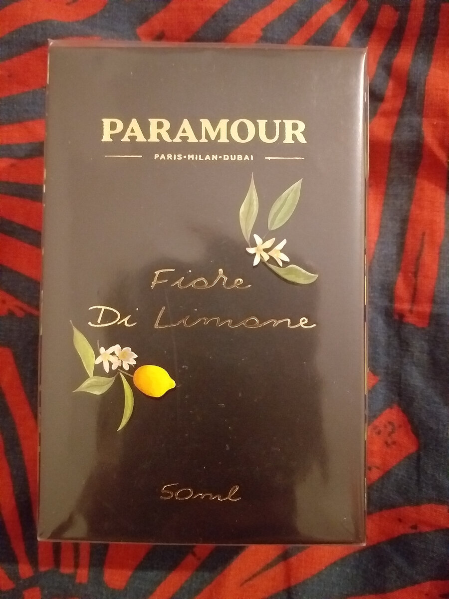 Все закрыто, заклеено, выполнено очень качественно