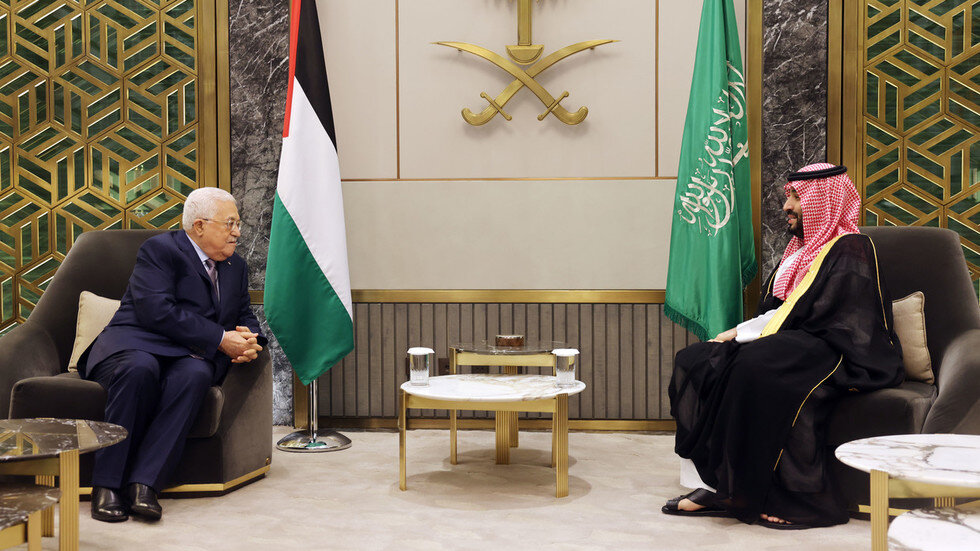 Мухаммед бен Сальман и Махмуд Аббас. Фото из открытых источников сети Интернет