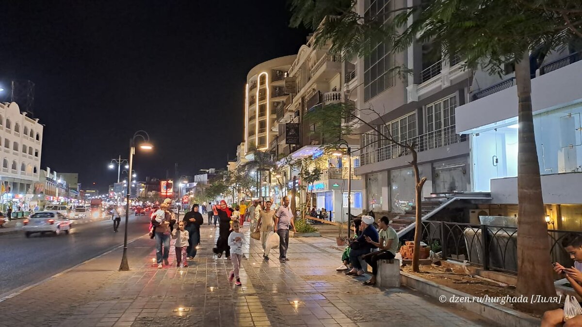 В Хургаде (до сих пор... пока что) все спокойно. Несколько фото с улиц города. 