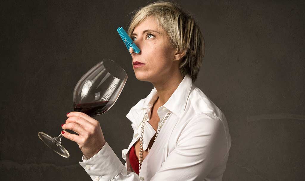 Кубань вино винодельня. Вино в ресторане. Красное вино. Виноградное вино не опьяняет. Запах вина.