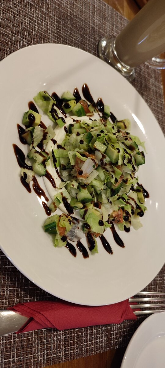 Салат с авокадо. Фото автора