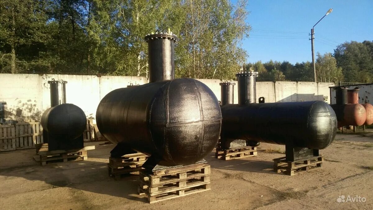 Вновь покрашен и почти как новый газгольдер