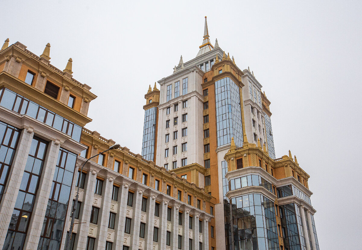 Мордовский Государственный Университет (МГУ имени Н.П. Огарёва) на площади Тысячелетия. Детали. Саранск, Республика Мордовия. Фото автора статьи 