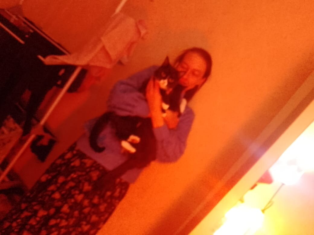 На фото я и 2 мои любимочки Джесси и Буся