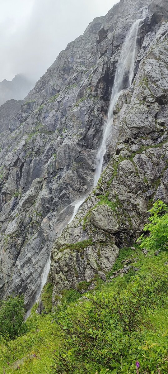 Самый большой и натоптанный человечиной - Зейгалан.