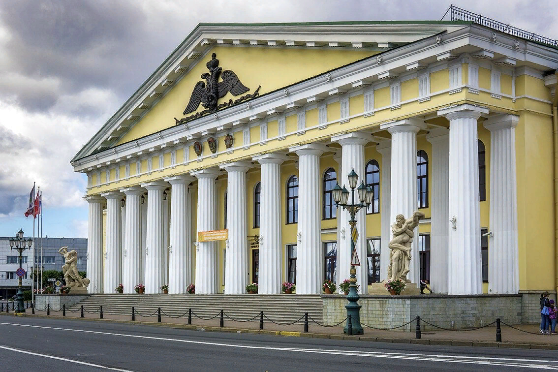 Здание Санкт-Петербургского Горного Университета. Там же находится Горный музей.