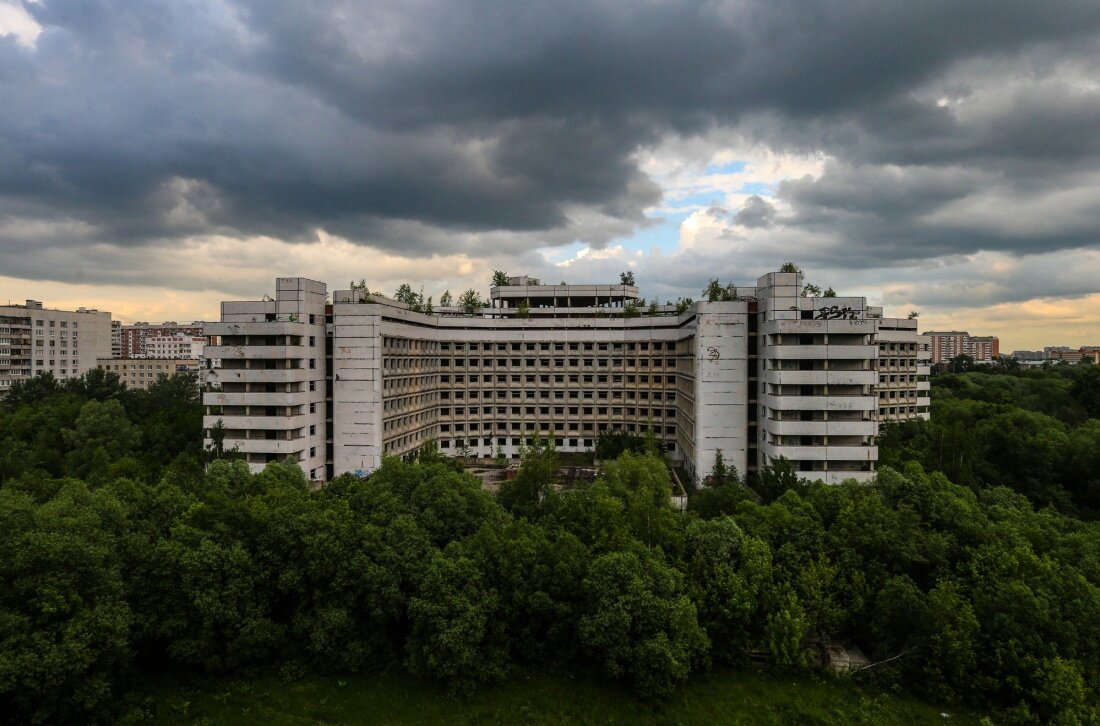 Хзб. Ховрино больница. Заброшенная больница в Ховрино. Ховринская больница 2020. Недостроенная больница в Ховрино.