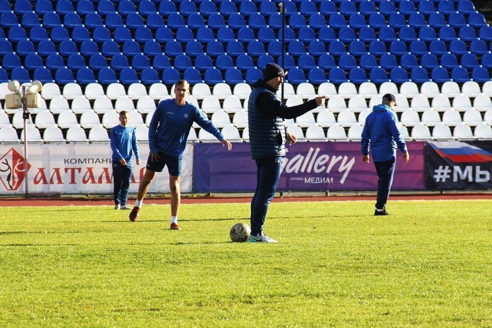    Предыгровая тренировка «Динамо Барнаул». Фото: пресс-служба ФК «Динамо Барнаул»