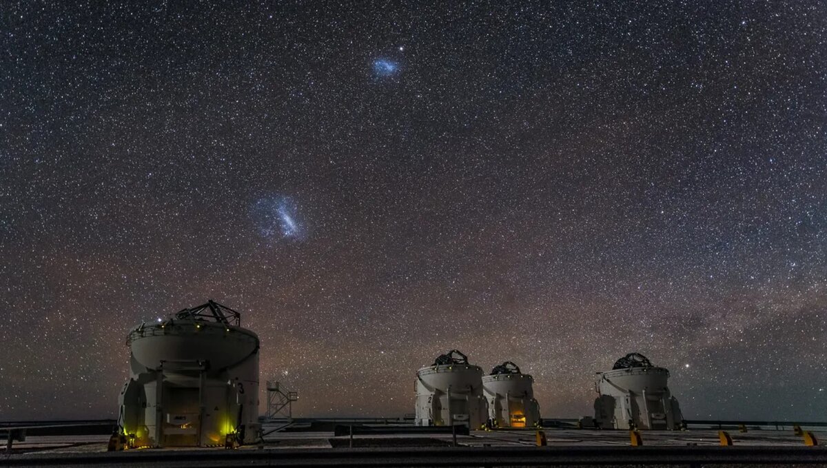 Магеллановы облака на телескопом Very Large Telescope (VLT) в Чили. Источник: ESO/J. Colosimo  📷
