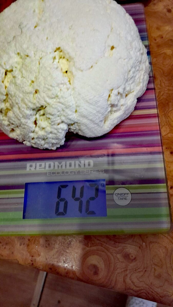 Еще час под легким прессом и сыр готов.