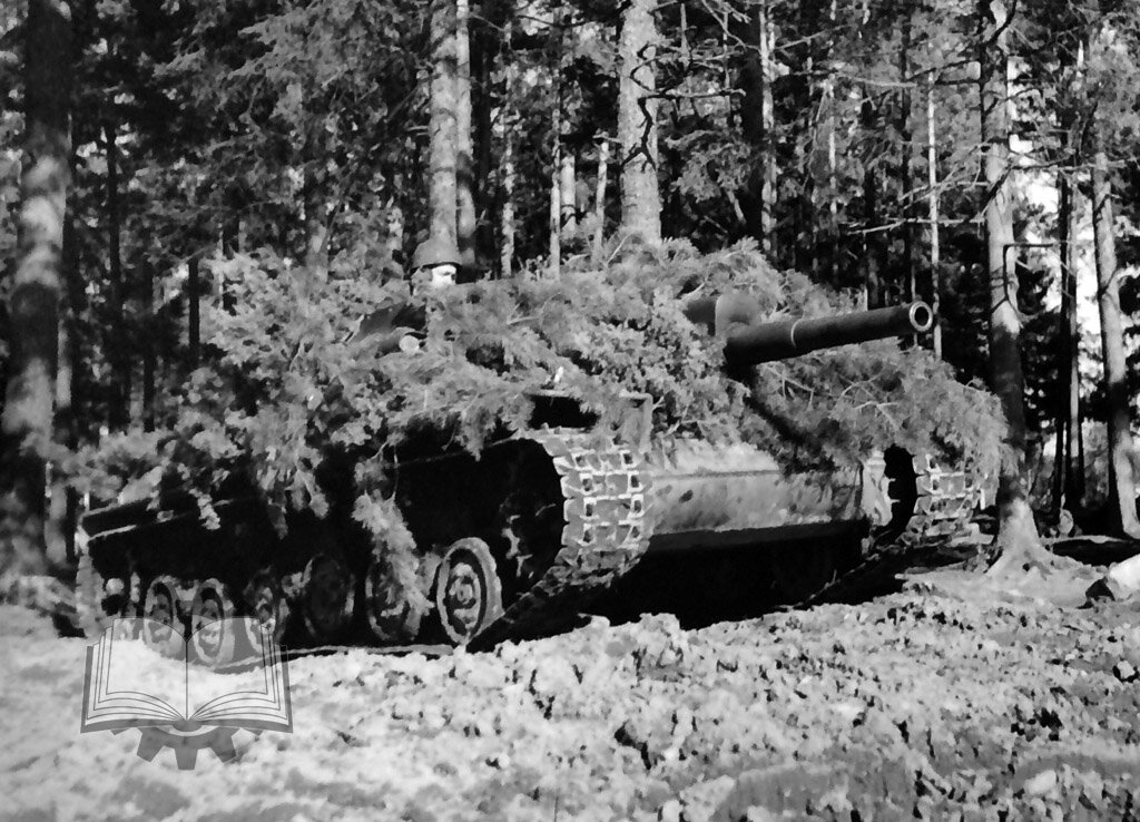 Ikv 73 в ходе тактических учений. Наглядная демонстрация того, зачем была нужна низкая боевая машина. 