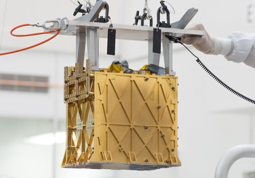 Так выглядел Мокси в лабораторных условиях. Картинка: https://mars.nasa.gov/mars2020/spacecraft/instruments/moxie/
