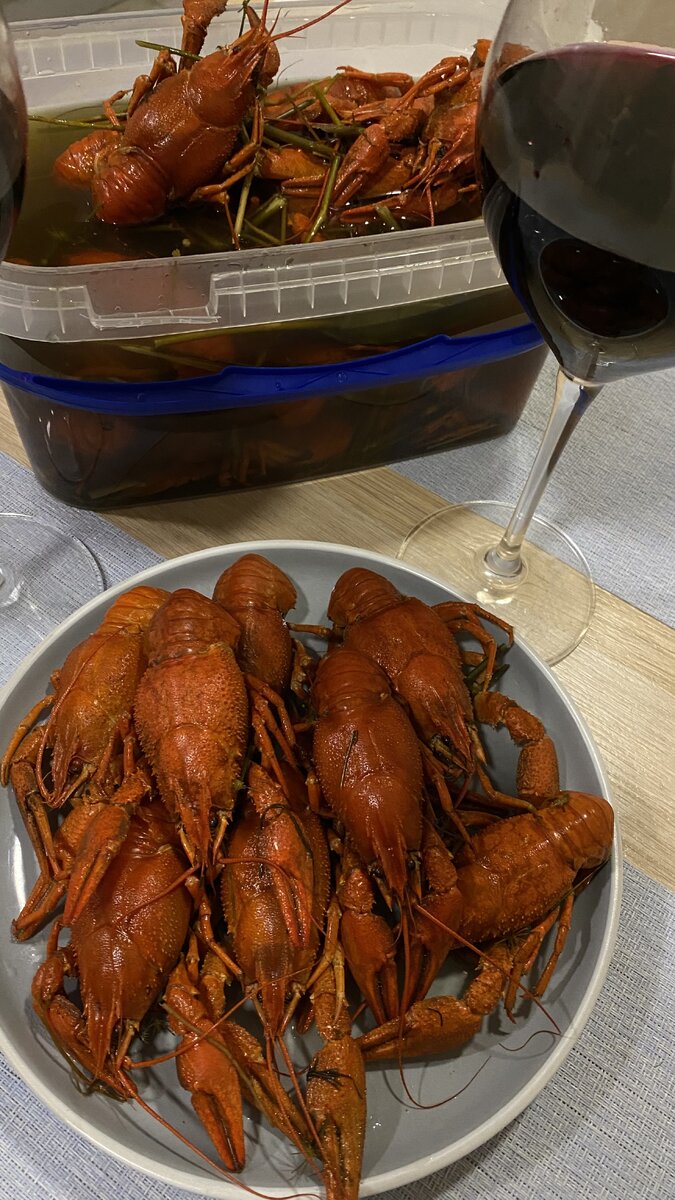 с подружкой за ужином 